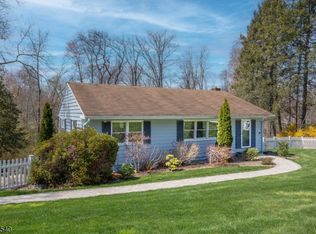 64 W Rayburn Rd, Long Hill Twp., NJ 07946