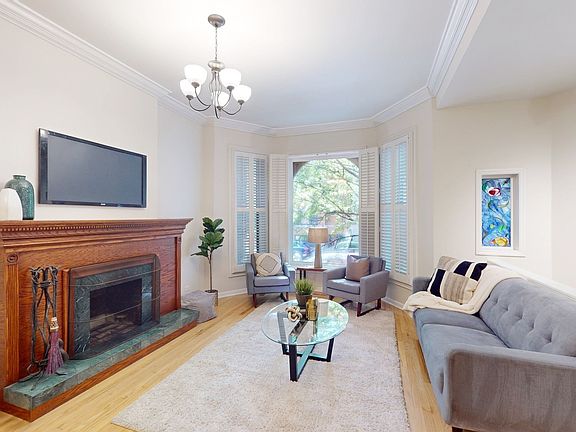 4th image of 728 W Barry Ave #1E