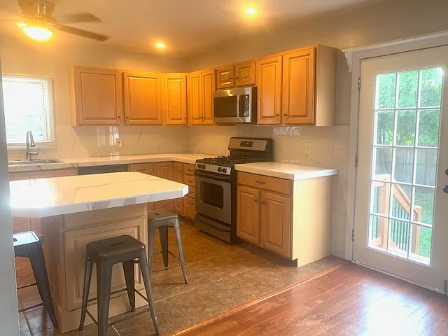 1560 Whittier Ave — Photo 5