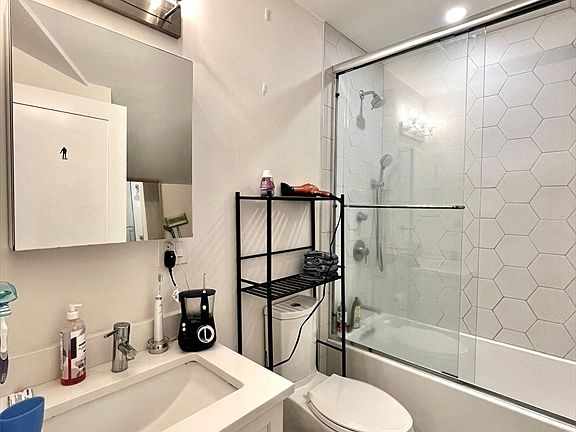 5th image of 32 Blaine St #3