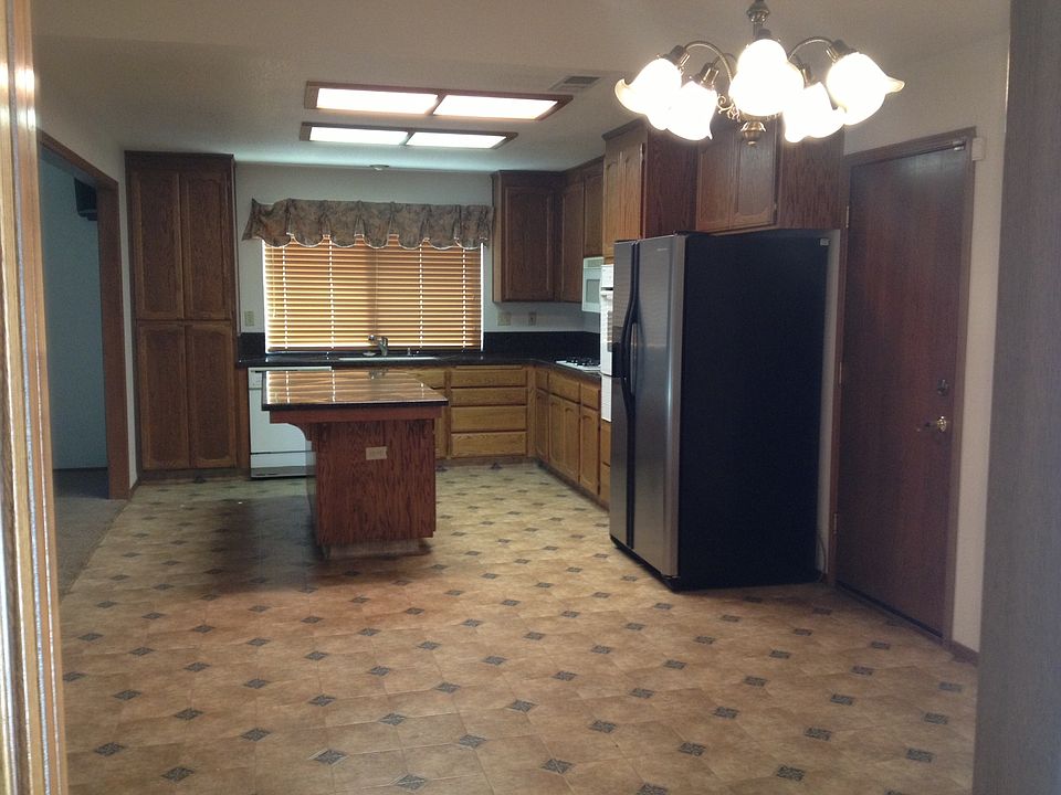 2nd image of 673 Valentine Ct