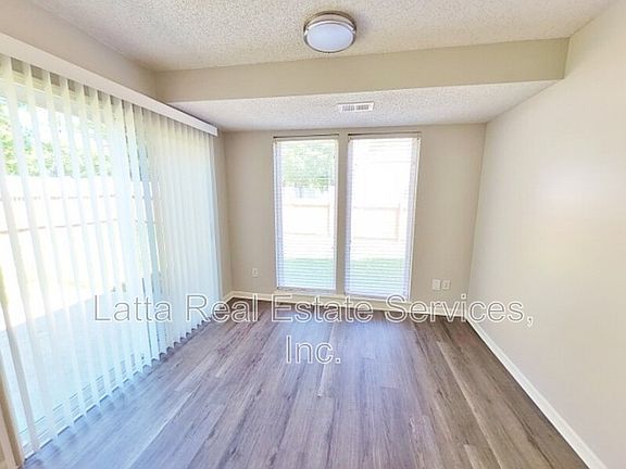 5th image of 605 NE Swann Cir