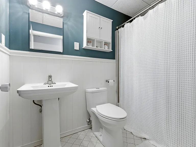 105 W 4th St #4A — Photo 11