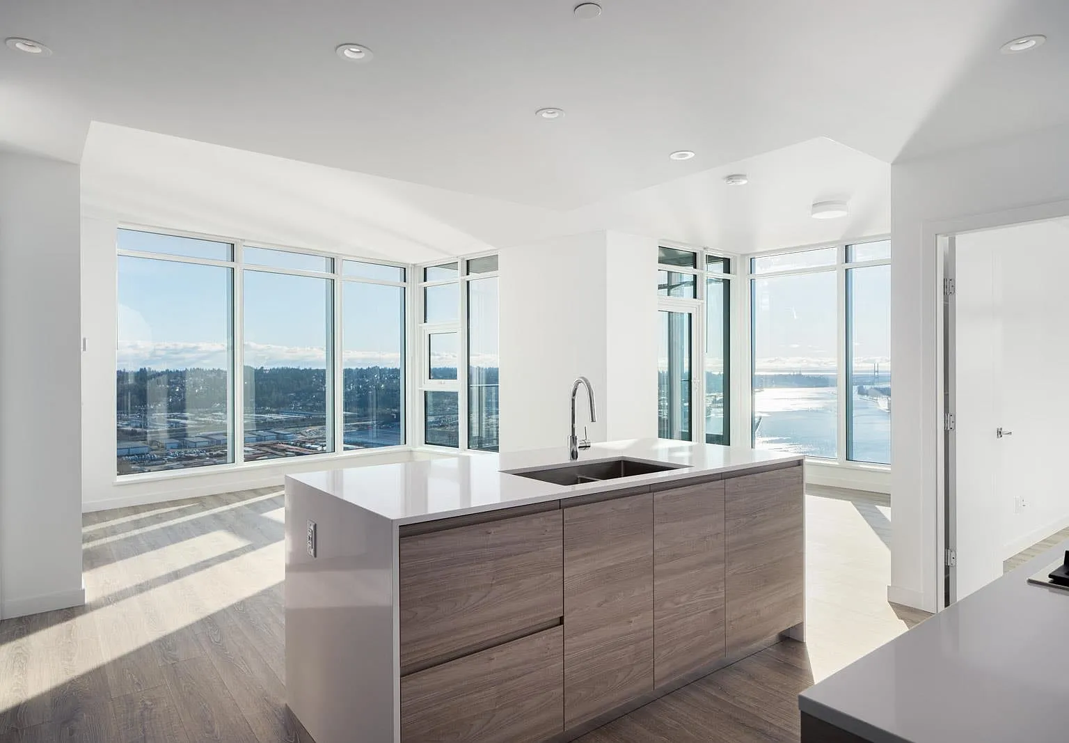 680 Quayside Dr — Photo 1