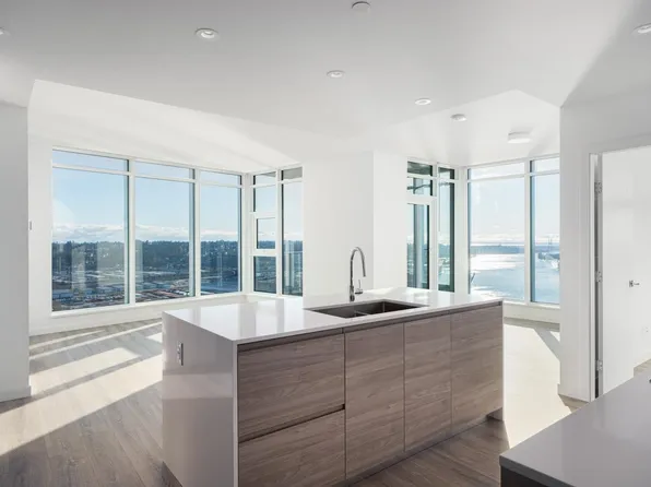 680 Quayside Dr #3608, New Westminster, BC V3M 6Z6