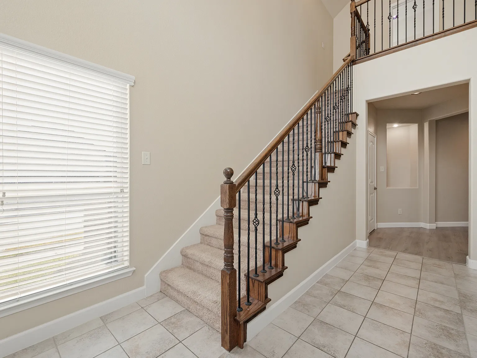 4 bed, 3.5 bath, 2184 sqft, $2,400 — Photo 3