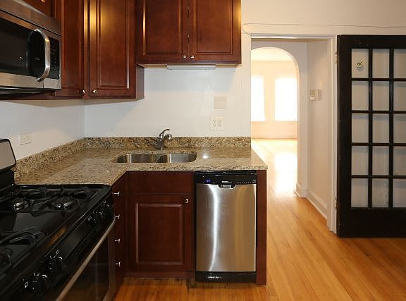 4th image of 2100 W Ainslie St APT 3W