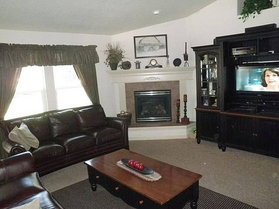 4th image of 3056 N Sunny Side Pl