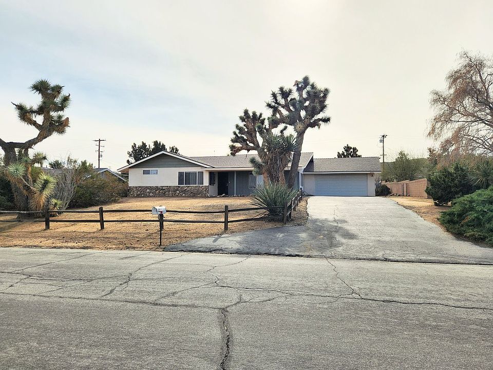 1st image of 58025 Desert Gold Dr