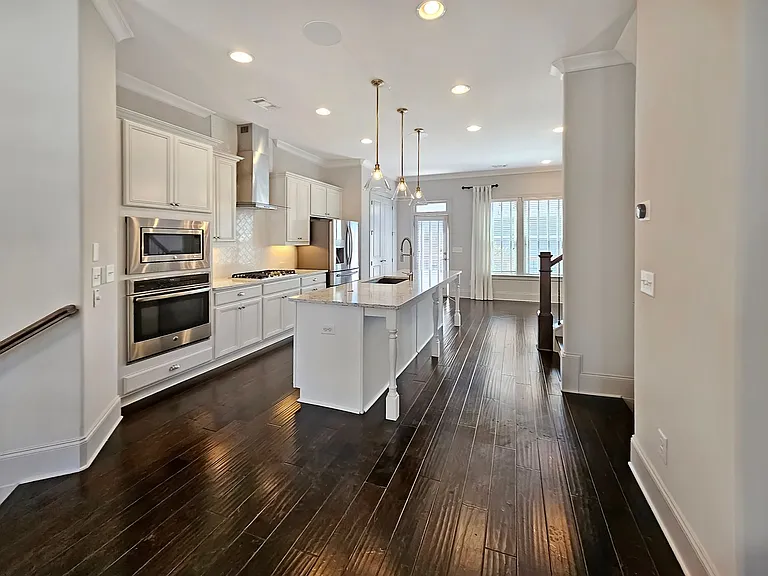 2142 Coventry Dr — Photo 10
