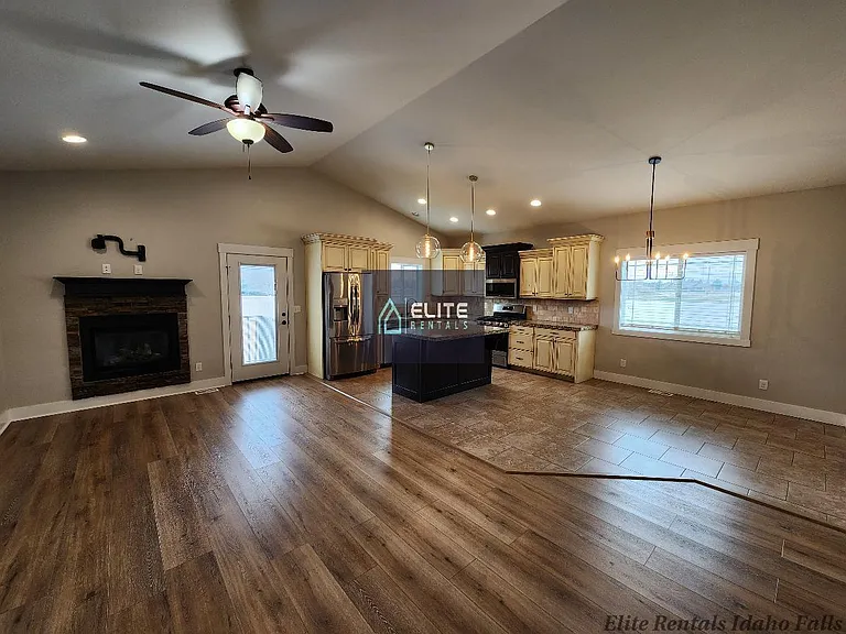 3700 Potomac Way — Photo 3