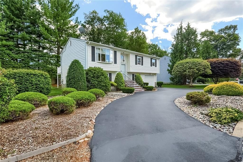 2 Patricia Dr, North Providence, RI 02904 Zillow
