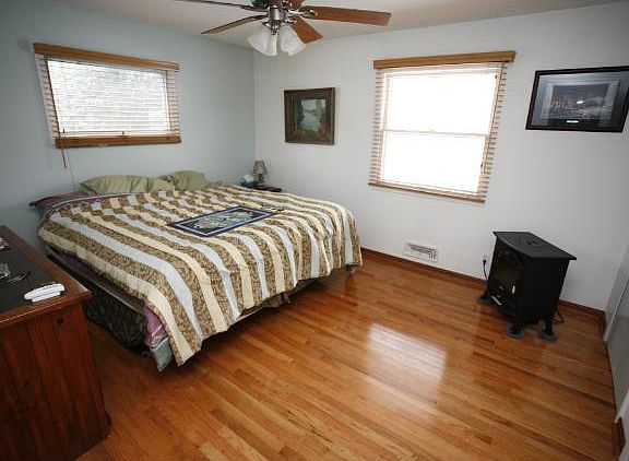2nd image of 1206 Harbor Ln N
