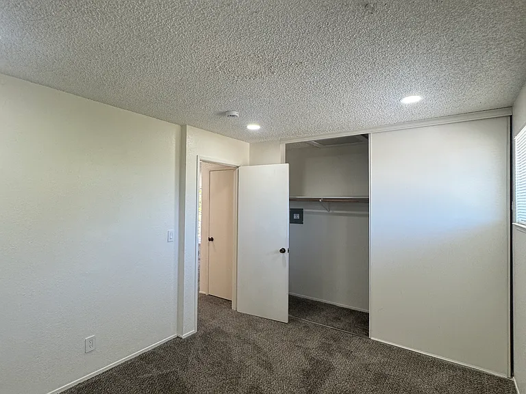 118 Yorkshire Ct #D — Photo 14