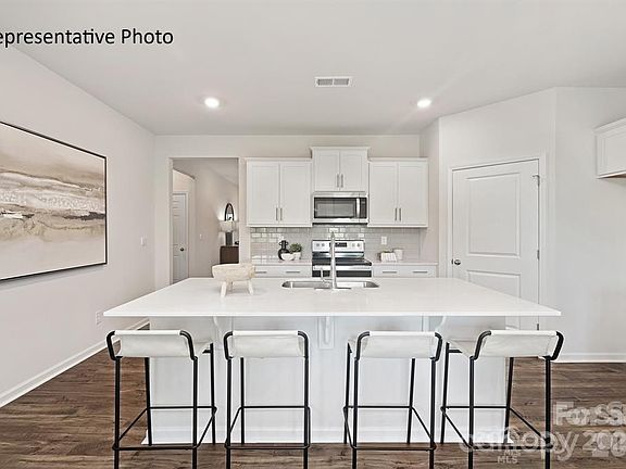 3rd image of 7522 Bainbridge Rd
