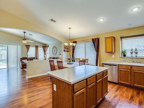 3rd image of 9547 W Seldon Ln