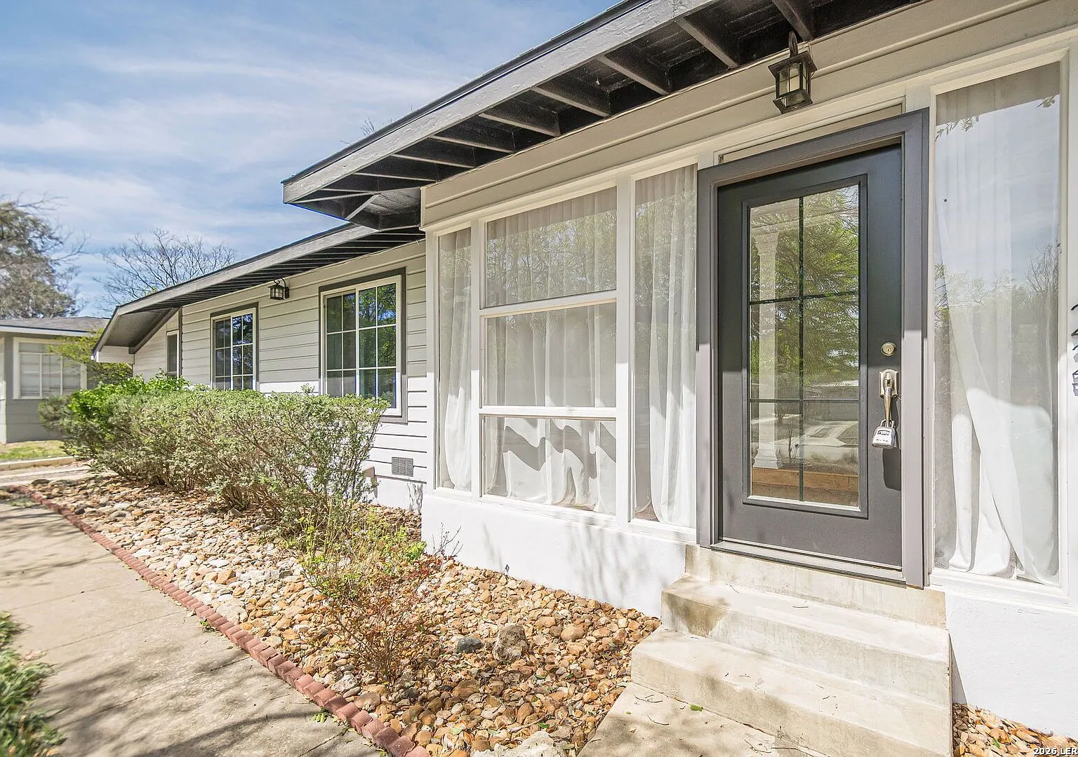 Gorgeous 4-Bedroom Home In Terrell Heights — Photo 3