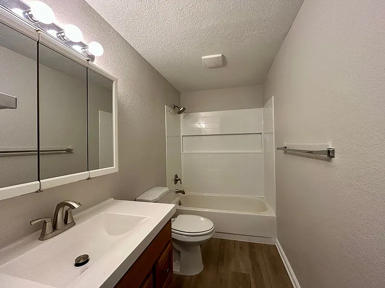 11722 Pinehurst - 8 Unit — Photo 8