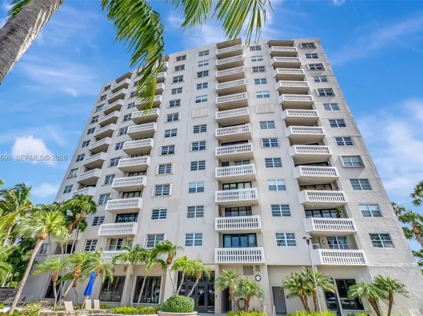 90 Edgewater Dr APT 327, Coral Gables, FL 33133