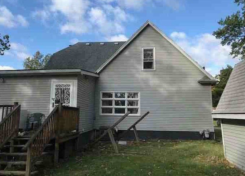 2nd image of 85 Lake St