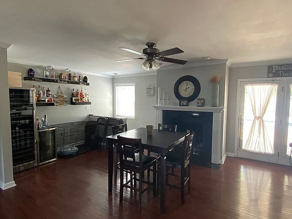 3rd image of 725 Jefferson Pl