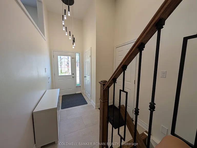 41 Camrose Dr — Photo 6