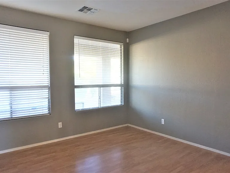 2586 E Remington Pl — Photo 6