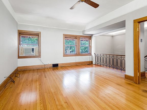 4th image of 1056 W Glenlake Ave #2