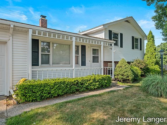 2nd image of 1056 48th St SE