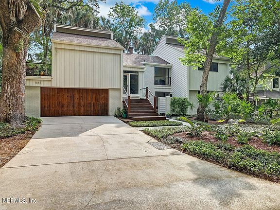 3rd image of 1845 LIVE OAK Lane