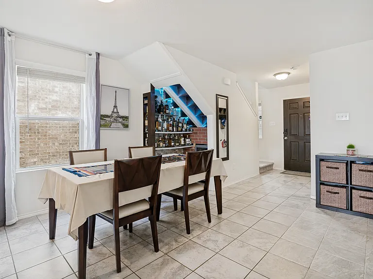 1073 Norias Dr — Photo 5