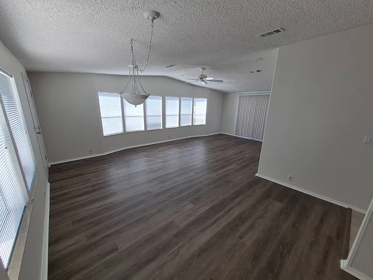 2113 Sawgrass Ln — Photo 15