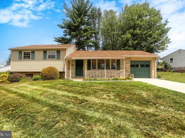 901 W Foxcroft Dr, Camp Hill, PA 17011