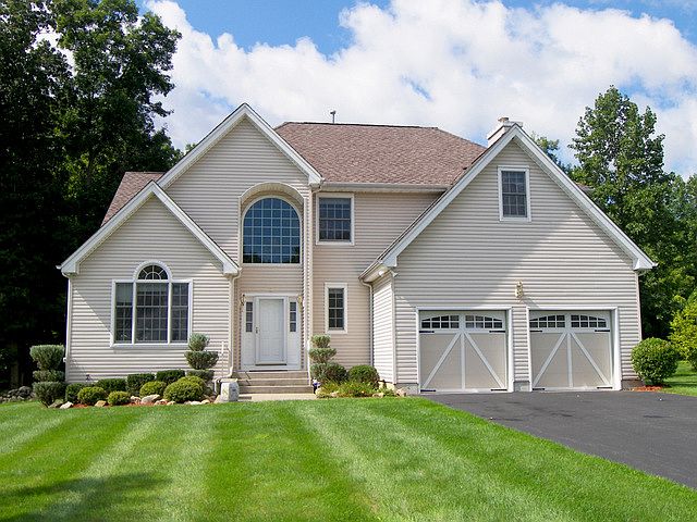 1st image of 8 Vista Dr