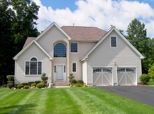 8 Vista Dr, Baldwin Place, NY 10505