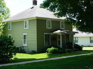 215 S 4th St, Winterset, IA 50273