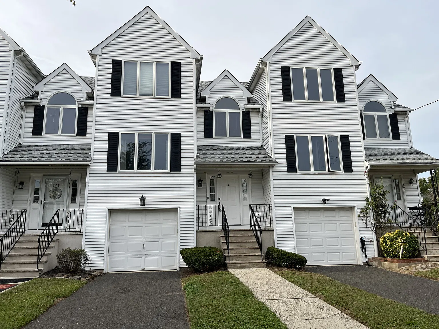 2 bed, 2.5 bath, 1480 sqft, $3,200 — Photo 1