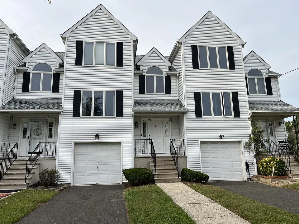 307 W High St