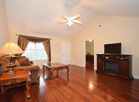 4th image of 2935 Cliffside Dr