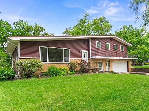 3rd image of 2814 W Brookside Dr