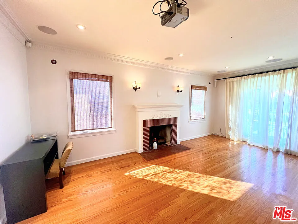 2 bed, 2.0 bath, 1554 sqft, $5,500 — Photo 4
