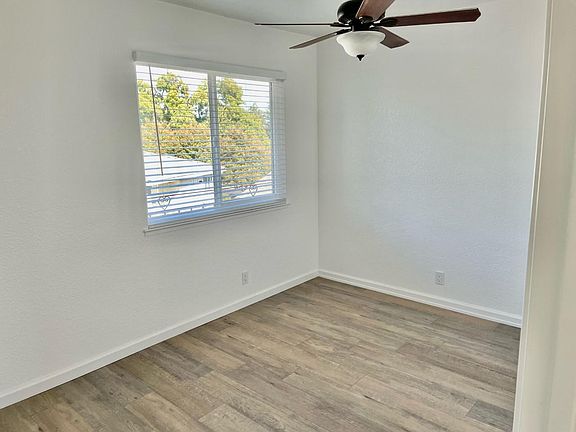 4th image of 558 Edgewood Dr
