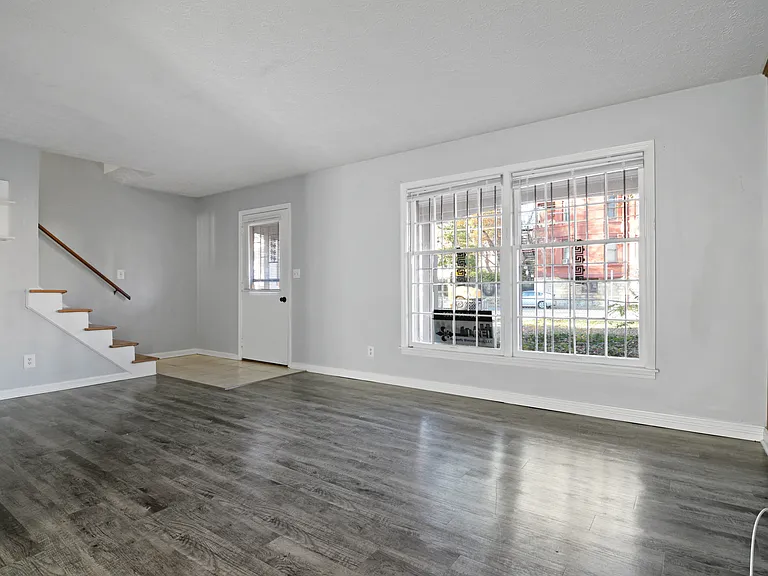 404 W Hill St — Photo 12