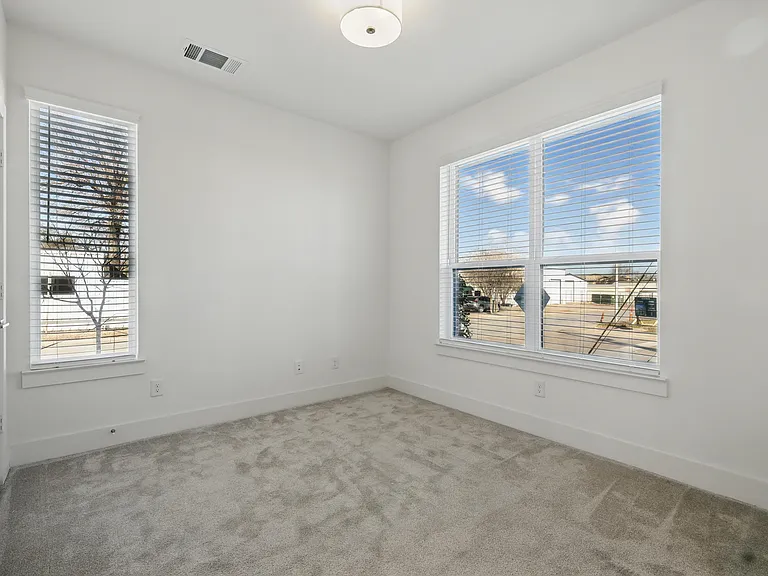 1741 W Cantey St — Photo 14