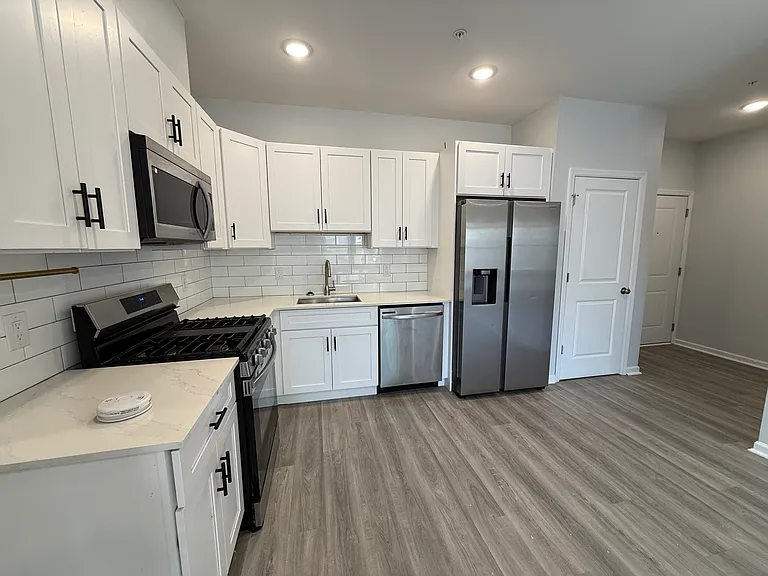 207 Redwood Ave #202 — Photo 15