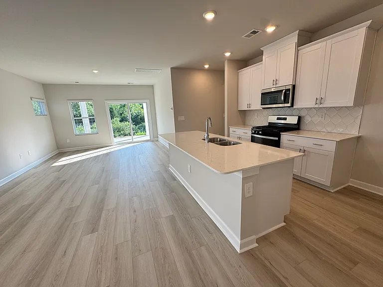 102 Longleaf Ln — Photo 8