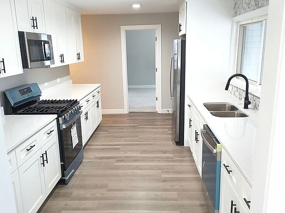 5th image of 1803 N Riverside Dr