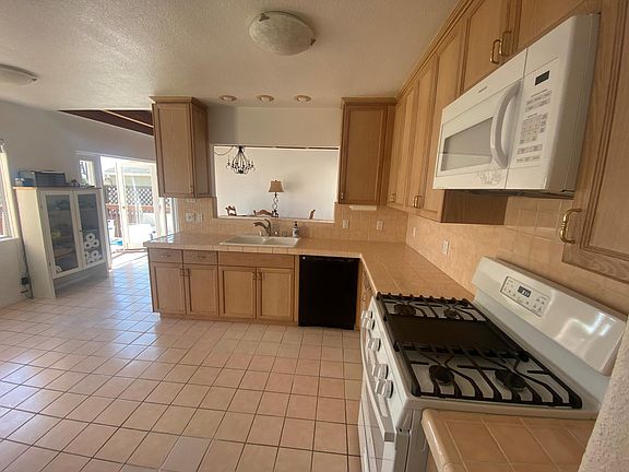 3rd image of 1321 Tourmaline St
