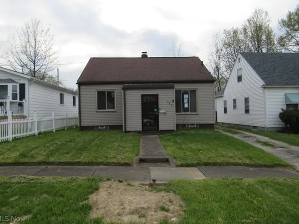 886 Hardesty Blvd, Akron, OH 44320