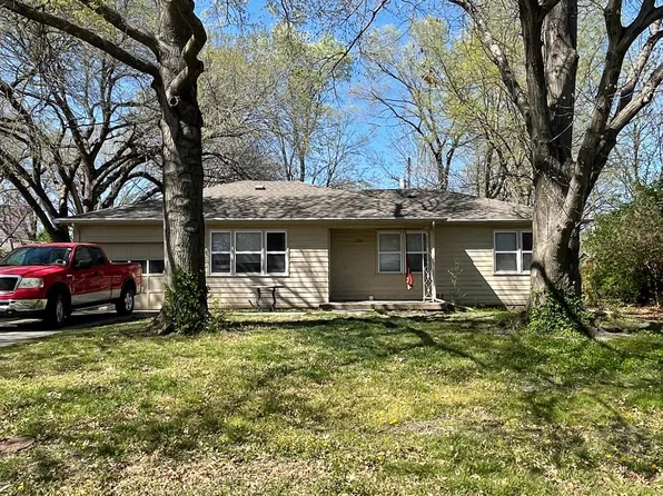 1202 W 19th Ter, Lawrence, KS 66046